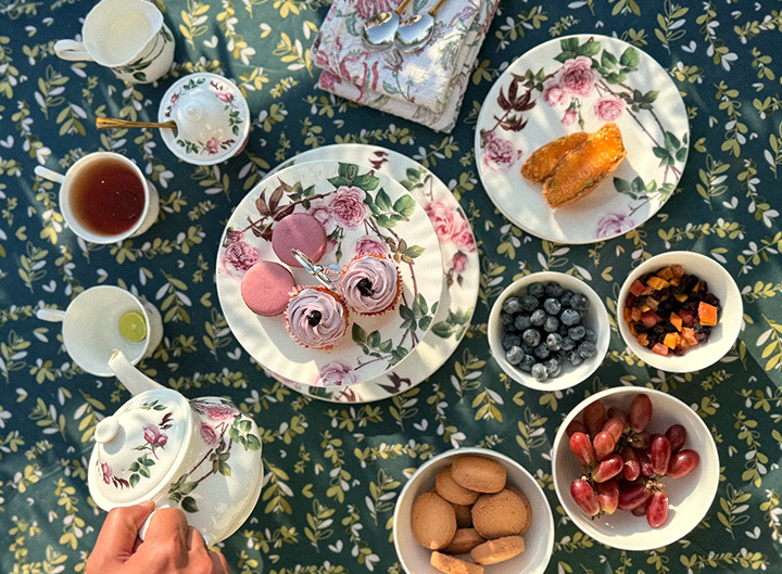 THE HERITAGE TABLE